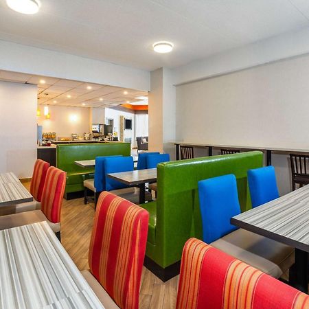 Comfort Inn & Suites Barrie Extérieur photo