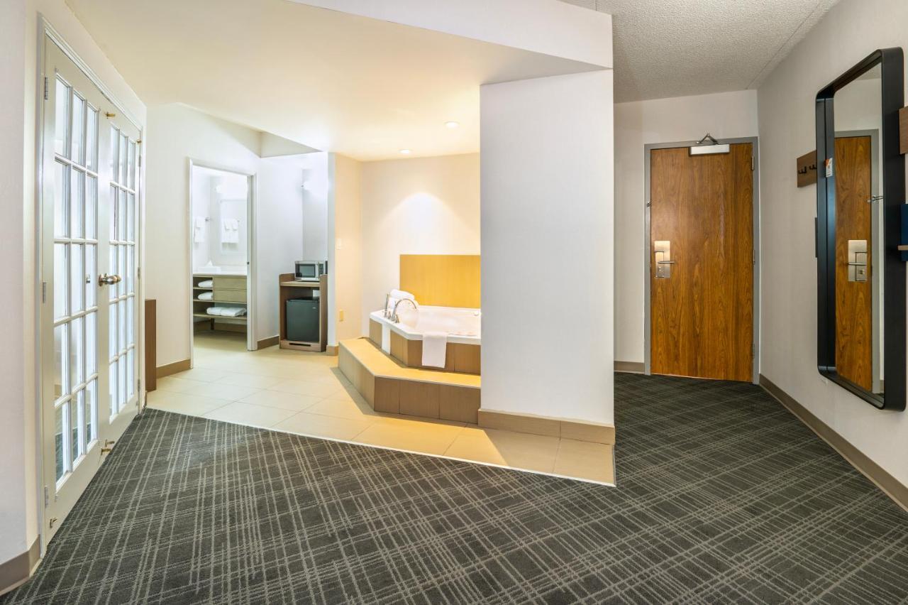 Comfort Inn & Suites Barrie Extérieur photo