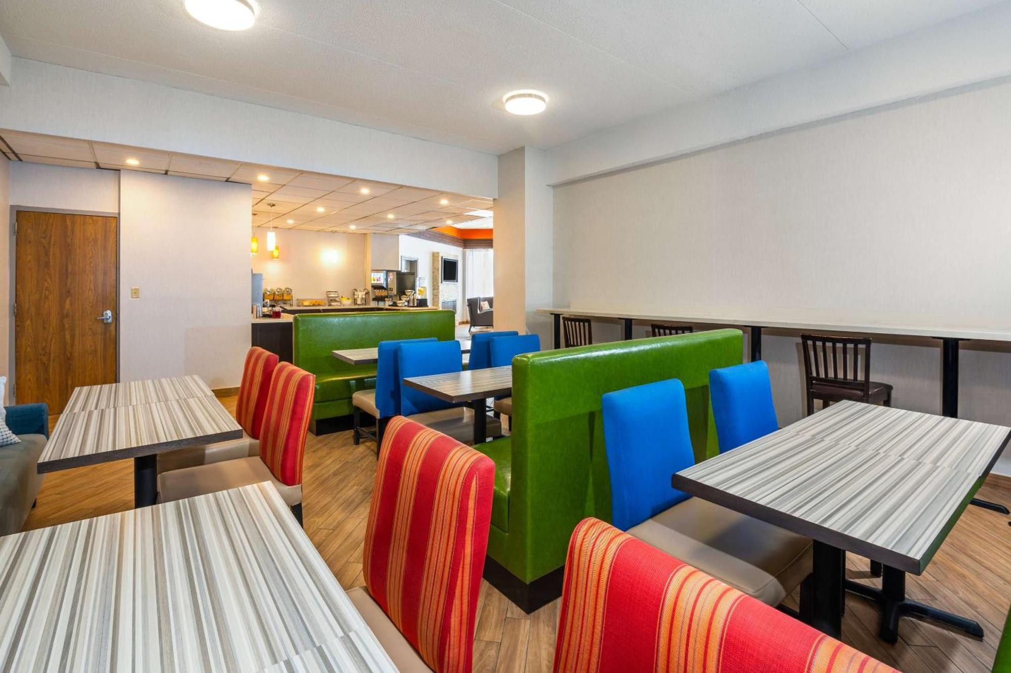 Comfort Inn & Suites Barrie Extérieur photo