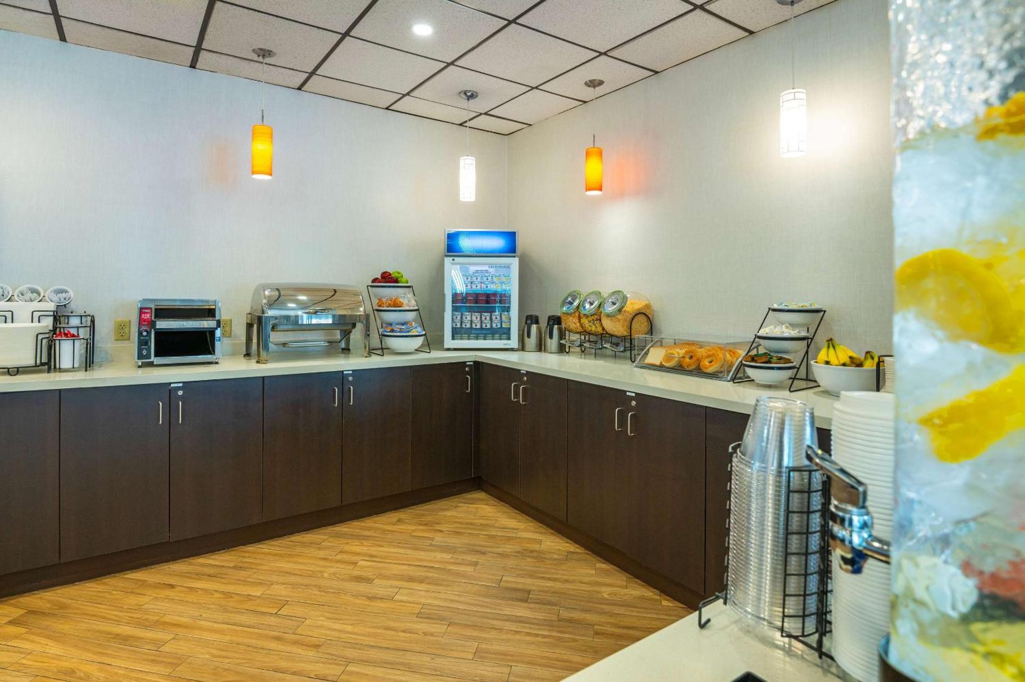 Comfort Inn & Suites Barrie Extérieur photo