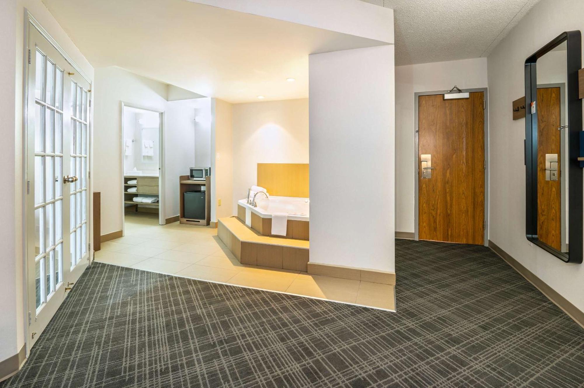 Comfort Inn & Suites Barrie Extérieur photo